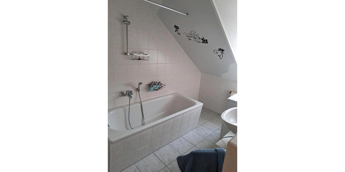 Schöne Dachgeschoss Wohnung zu vermieten 1 zimmer