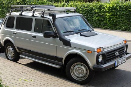 Lada Niva 30.600 km 14.600 &euro; Dresden 01309
