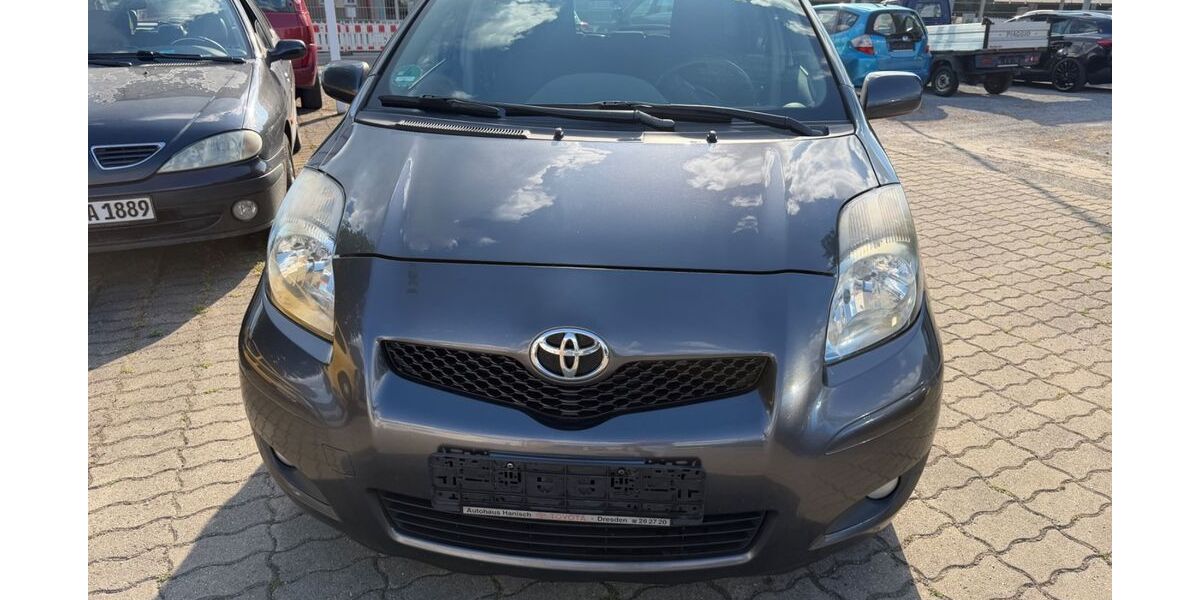 Toyota Yaris 202.000 km 2.999 &euro; Dresden 01097
