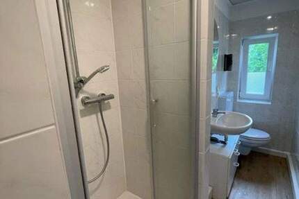 san. AB 4-Zi. Etagenwohnung 1.OG, 2 Bäder, 2 Balkone in ruhiger Lage 4 zimmer