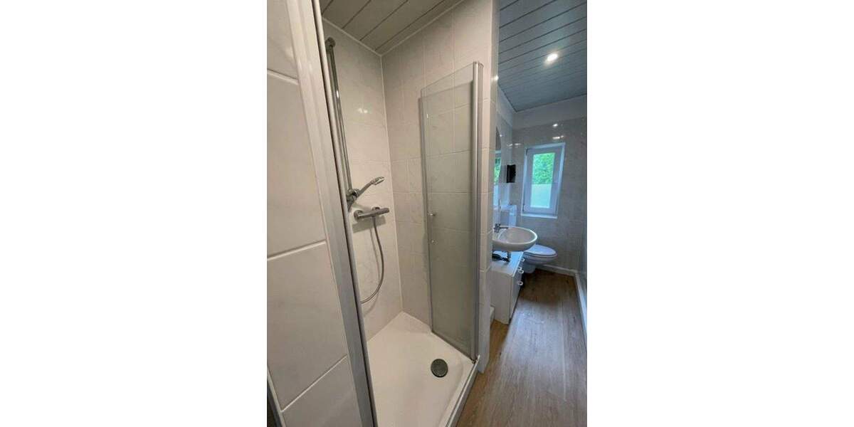 san. AB 4-Zi. Etagenwohnung 1.OG, 2 Bäder, 2 Balkone in ruhiger Lage 4 zimmer