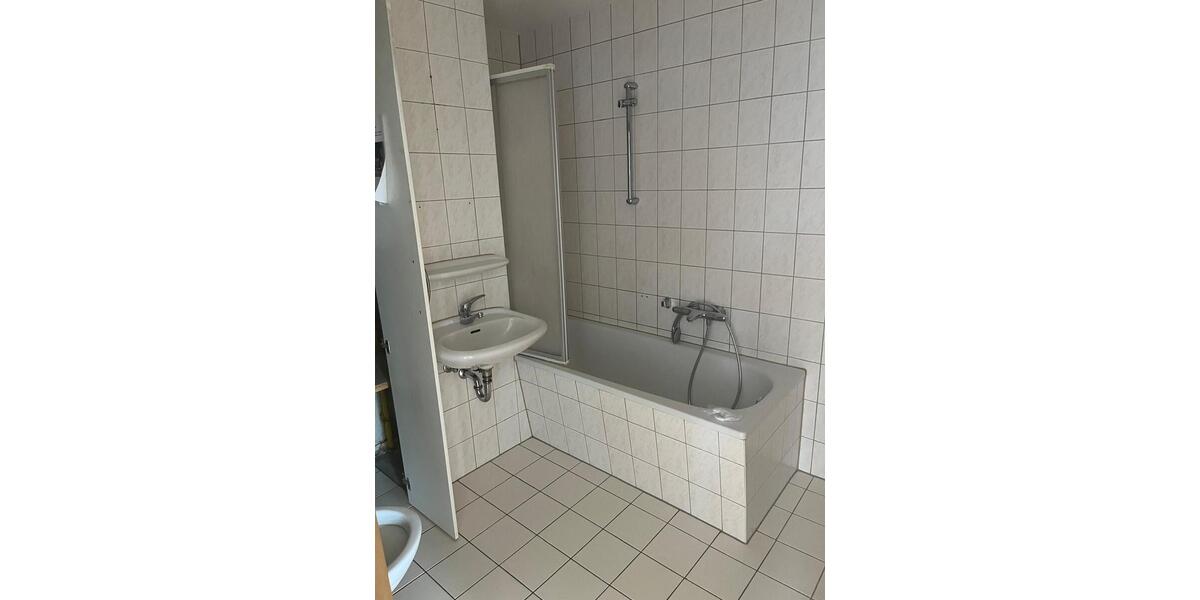 Wohnen in ruhiger Lage: gut geschnittene DG-Wohnung mit Vinylboden - Etagenwohnung Radeburg Radeburg | Angebot:27499550