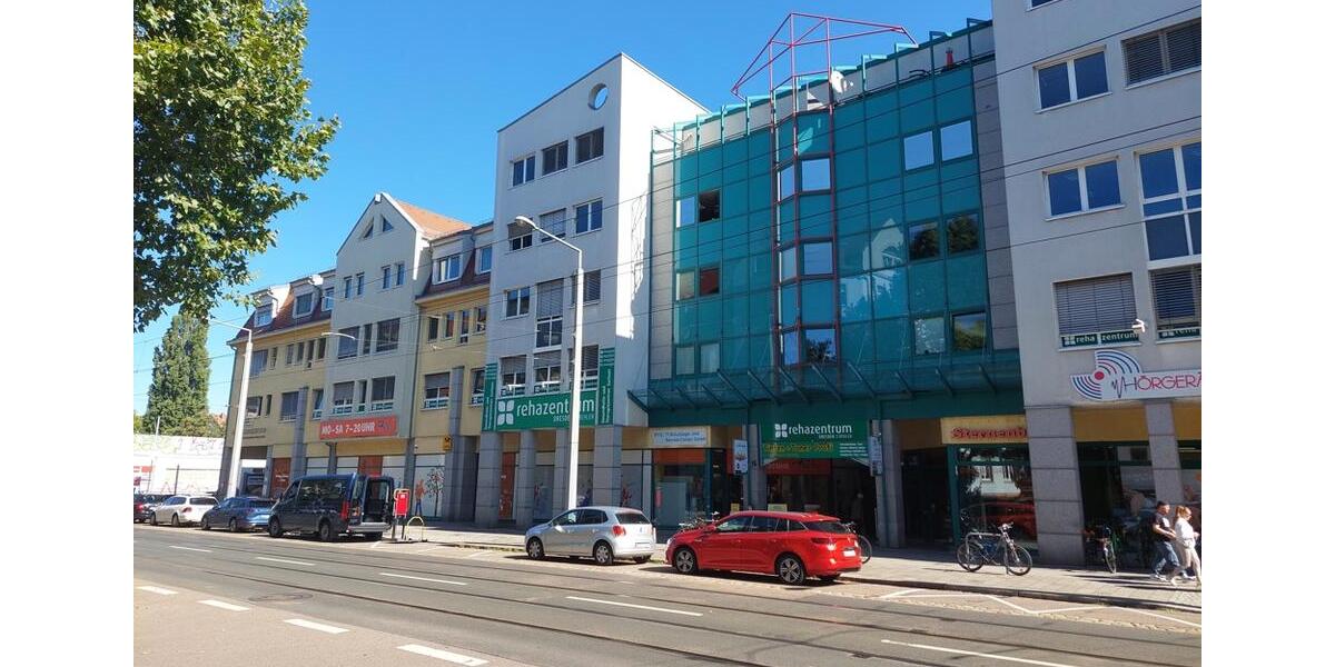 Neu renovierte 2 RWG im DG mit Lift zu vermieten! Bad mit Dusche! 2 zimmer