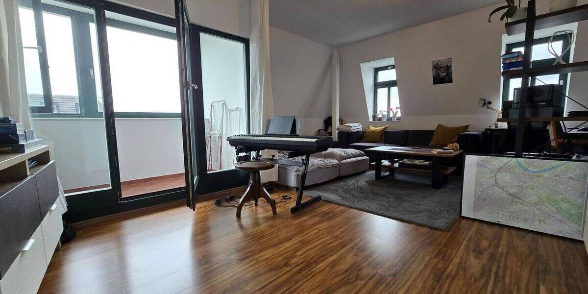 großzügige 2-Zimmer-Dachgeschosswohnung mit BalkonLoggia und EBK (wenn gewünscht) 2 zimmer