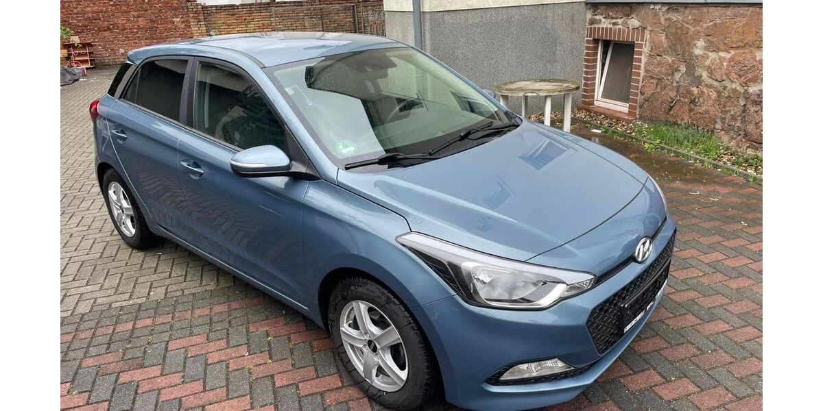 Hyundai i20 98.000 km 9.690 &euro; Dresden 01139