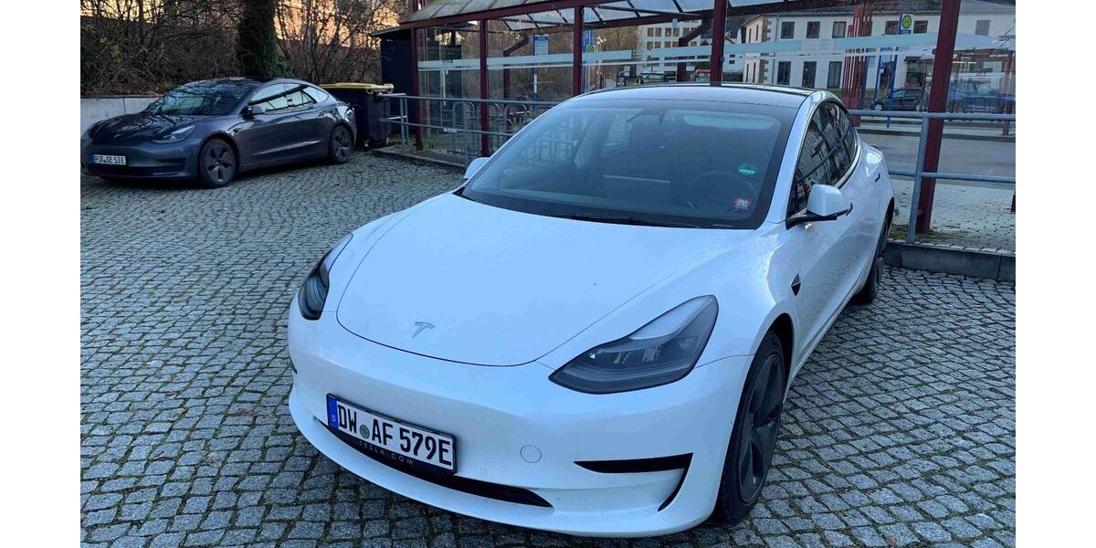 Tesla Model 3 77.000 km 22.600 &euro; Glashütte 01768