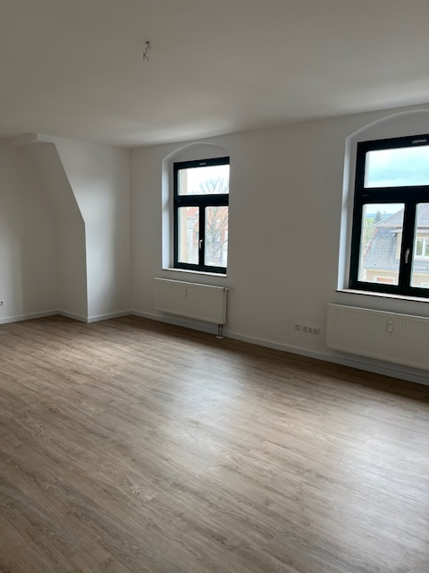 2-Zimmer-Whg mit neuer EBK und Designbelag für 2 Jahre zu vermieten