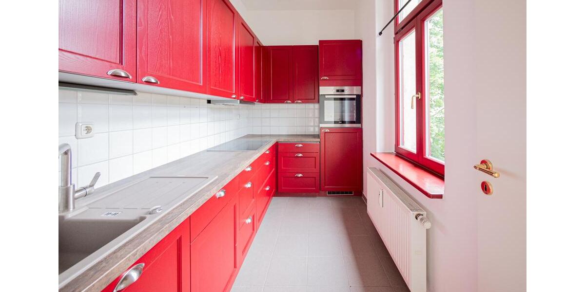 Teilmöblierte Altbauwohnung in malerischer Villa und bevorzugter Wohnlage. 2 zimmer