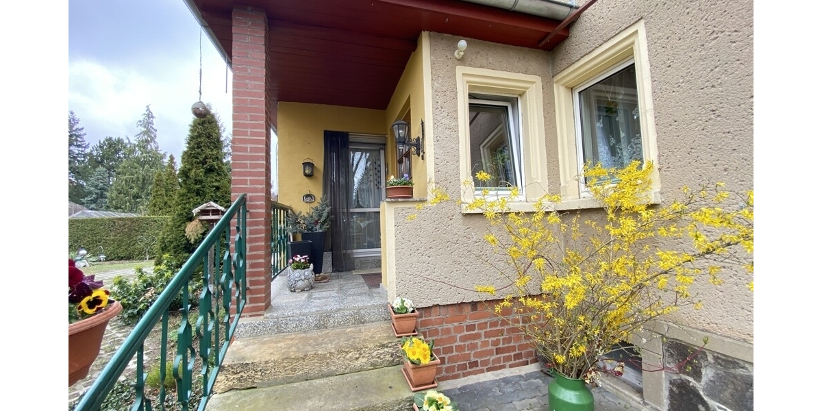Großzügige Doppelhaushälfte mit Keller und großem Grundstück in bester Siedlungslage - Doppelhaushälfte Weinböhla | Angebot:26477754