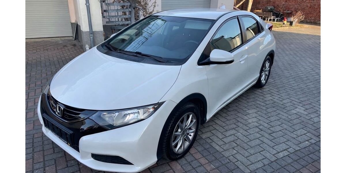 Honda Civic 108.900 km 8.490 &euro; Dresden 01139