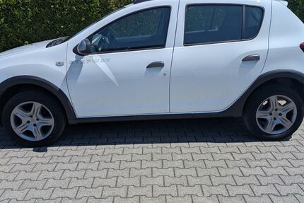 Dacia Sandero 85.000 km 8.900 € Dresden 01159
