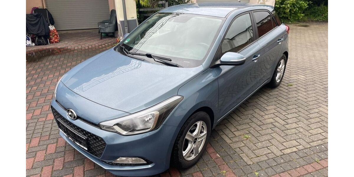 Hyundai i20 98.000 km 9.690 &euro; Dresden 01139