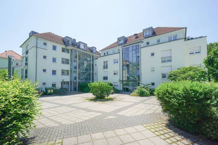 Helle Erdgeschoßwohnung mit großzügiger Terrasse!