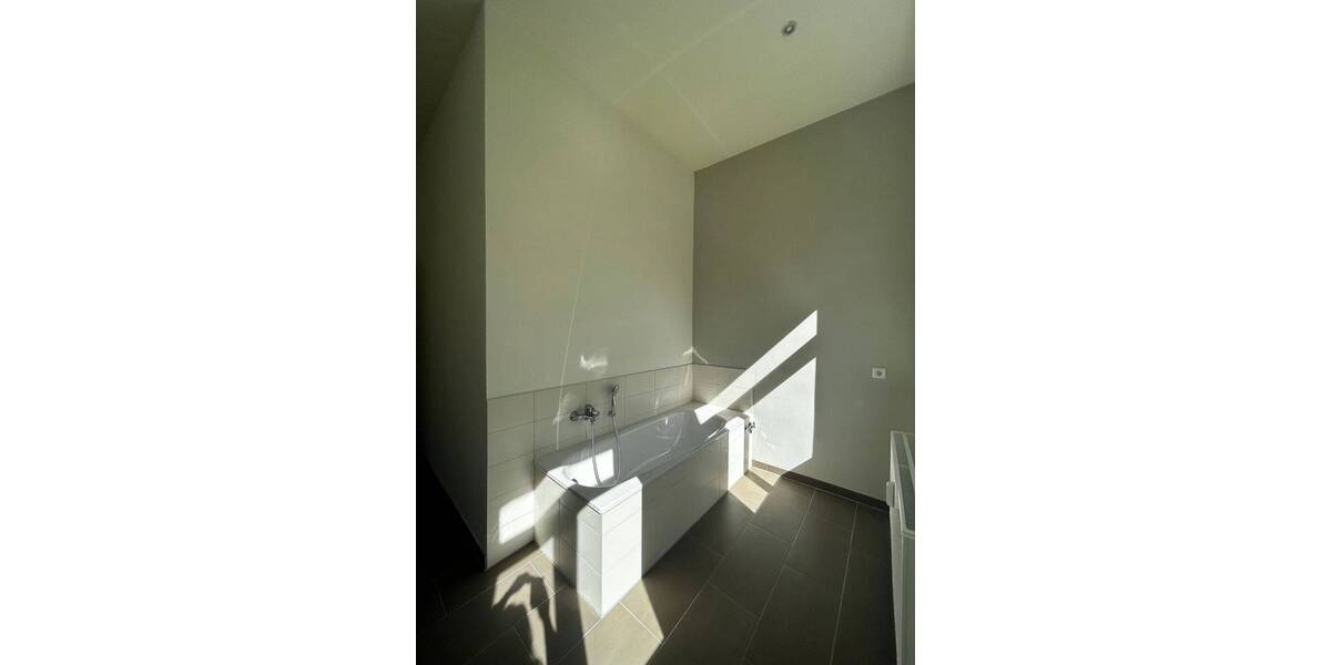 Etagenwohnung Dresden Friedrichstadt - 3 Zimmer, 96 m&sup2;, 1.450&euro; | Angebot:26910378