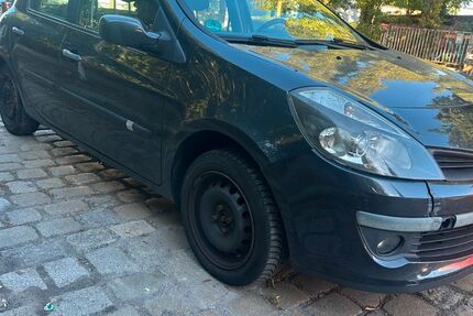Renault Clio 184.000 km 849 &euro; Dresden 01097