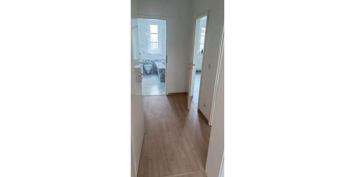 **Frisch renoviert, TOP Grundriss, Balkon, OHNE Provosion** 2 zimmer