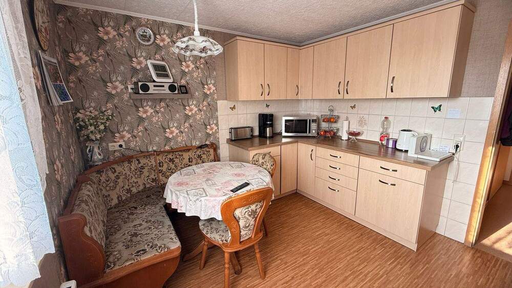 Gepflegtes Zweifamilienhaus mit großem Garten und Pool in Radebeul-Naundorf 7 zimmer