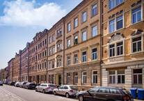 Helle DachWohnung im Altbau - frisch renoviert, Tageslichtbad, schickes LaminatVinyl - bezugsfertig