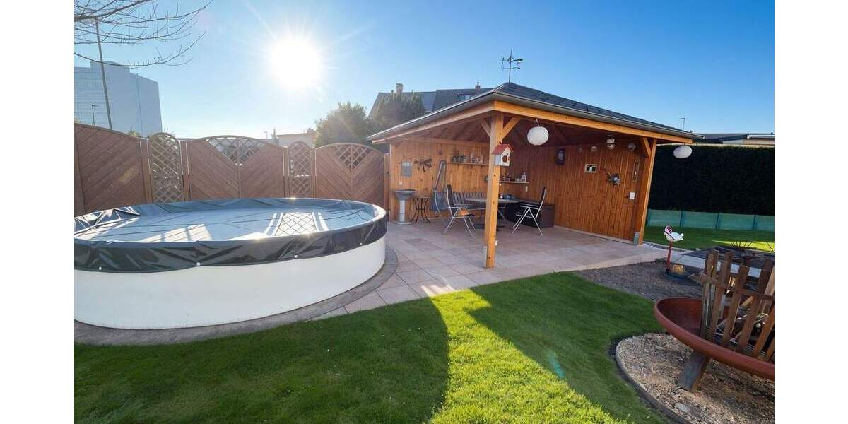 Gepflegtes Zweifamilienhaus mit großem Garten und Pool in Radebeul-Naundorf 7 zimmer