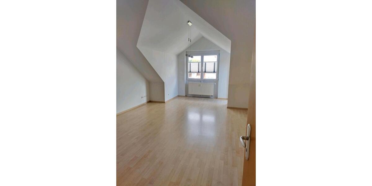 Dachgeschoßwohnung Wilsdruff - 3 Zimmer, 77 m&sup2;, 604&euro; | Angebot:24854276