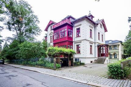 Teilmöblierte Altbauwohnung in malerischer Villa und bevorzugter Wohnlage. 2 zimmer