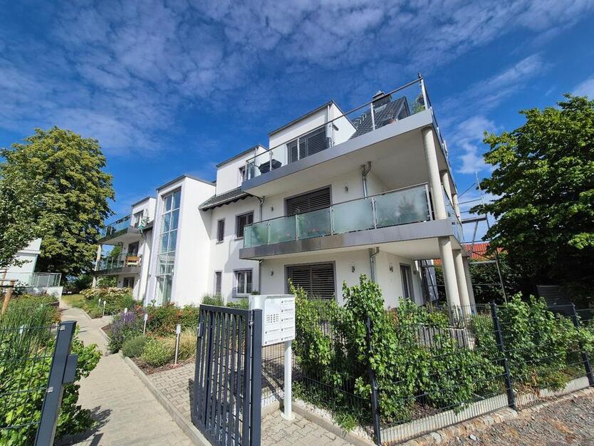 MODERNE 4 RAUM-Wohnung! TERRASSE, EIGENER GARTENANTEIL, FB HZG. TG, UND EXTRAS!