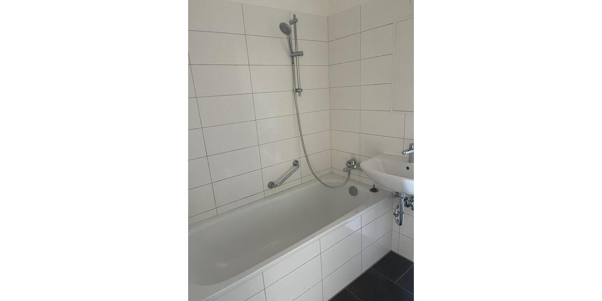 WG-Tip in Strehlen: 4-Zimmer-Wohnung mit Balkon im 5. OG - Etagenwohnung Dresden Strehlen | Angebot:27462588