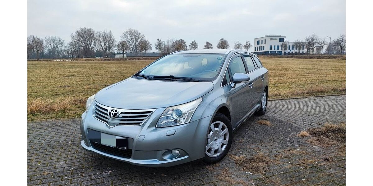 Toyota Avensis 121.999 km 9.560 &euro; Dresden 01109