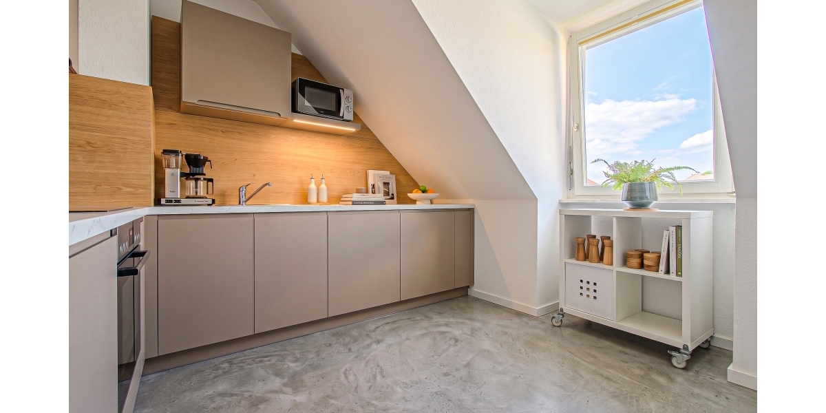 GANZ OBEN – GEMÜTLICHE MAISONETTE – BEZUGSFREI – DUSCHBAD MIT FENSTER – TG-PARKER - Dachgeschoßwohnung Dresden Strehlen | Angebot:27318190