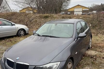 BMW 330 321.000 km 3.000 &euro; Hals 09370