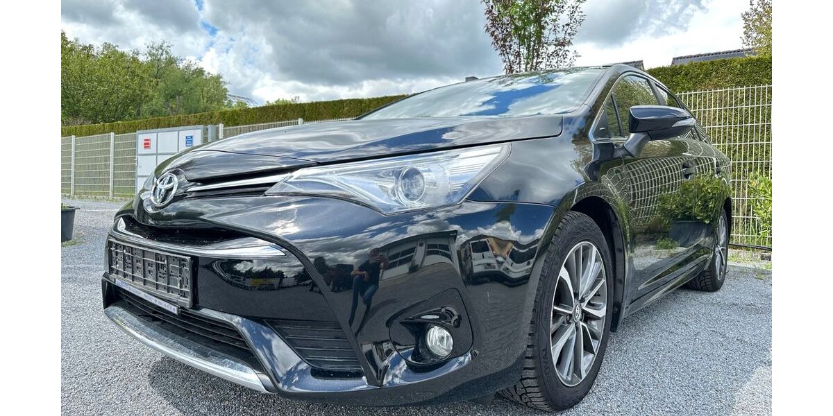 Toyota Avensis 60.000 km 16.500 &euro; Dresden 01259