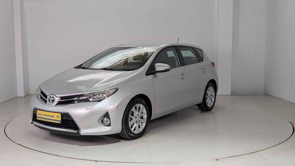 Toyota Auris 63.850 km 13.290 &euro; Dresden 01237