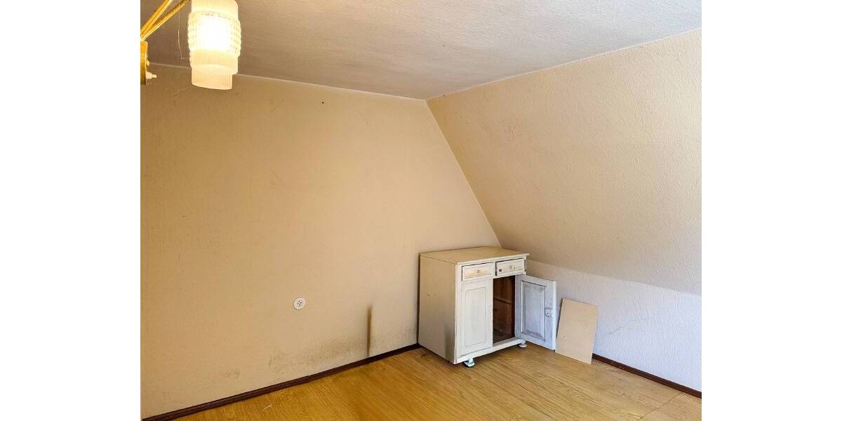Einfamilienhaus Königstein - 4 Zimmer, 117 m&sup2;, 140.000&euro; | Angebot:26683270