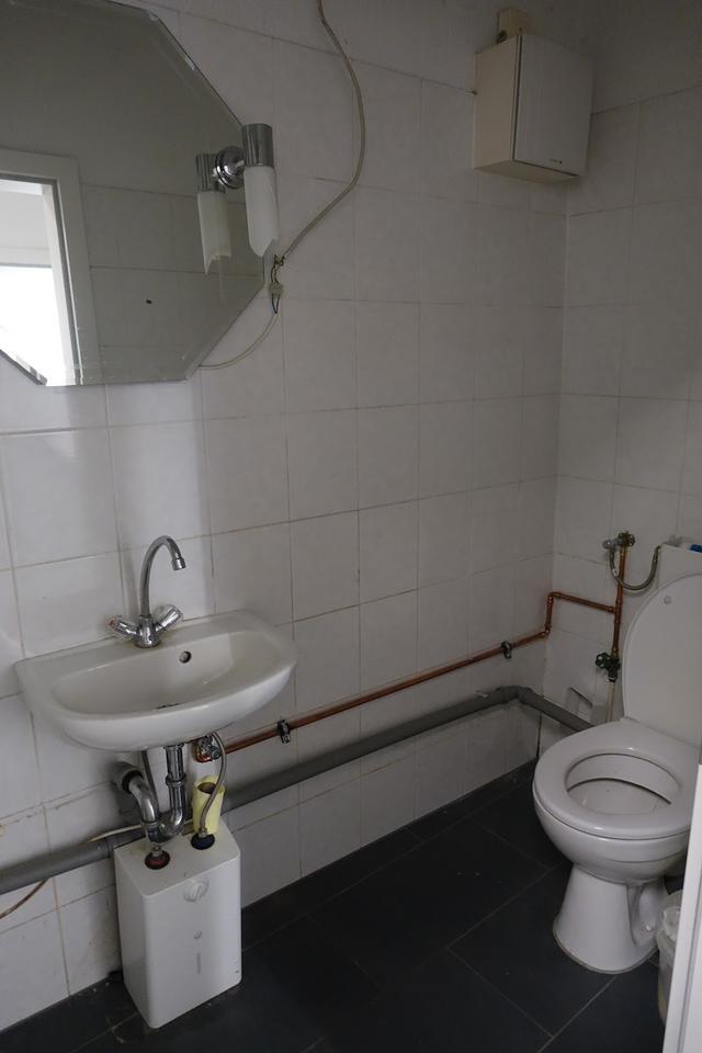 Ladengeschäft im Eingangsbereich zur Fußgängerzone zimmer