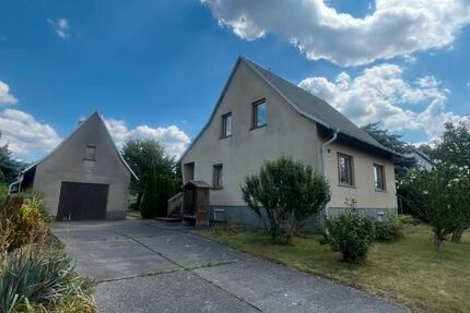 Einfamilienhaus, inklusive Garagen und Nebengebäude
