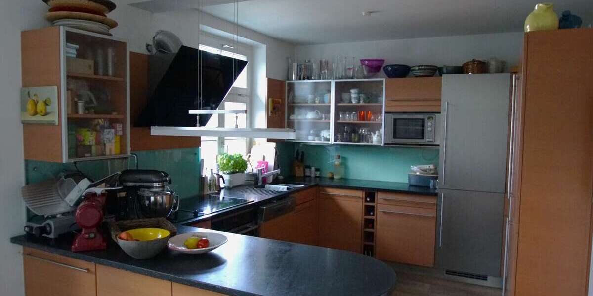 Stilvolle Stadtvilla: Historischer Charme & moderne Ausstattung – Perfekt für Wohnen und Arbeiten zimmer