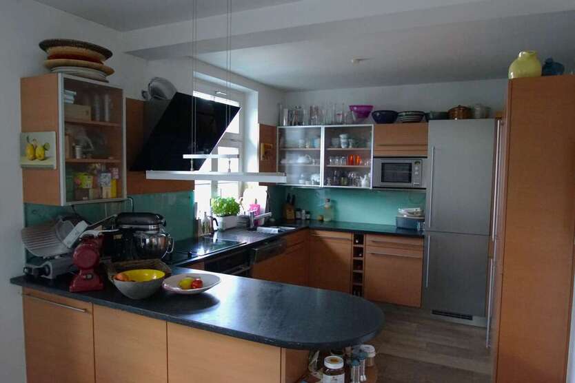 Stilvolle Stadtvilla: Historischer Charme & moderne Ausstattung – Perfekt für Wohnen und Arbeiten zimmer