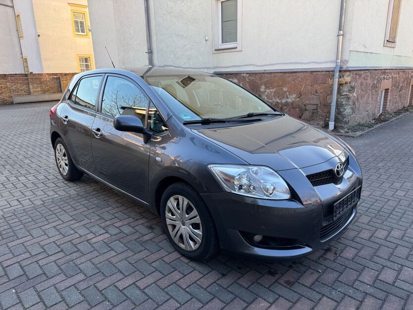 Toyota Auris 145.000 km 4.900 € Dresden 01139