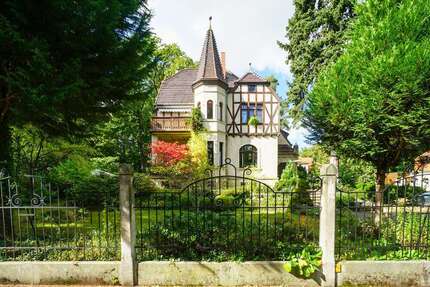 Haus zum Kaufen in Dresden Klotzsche 875.000 € 290 m² 11 zimmer