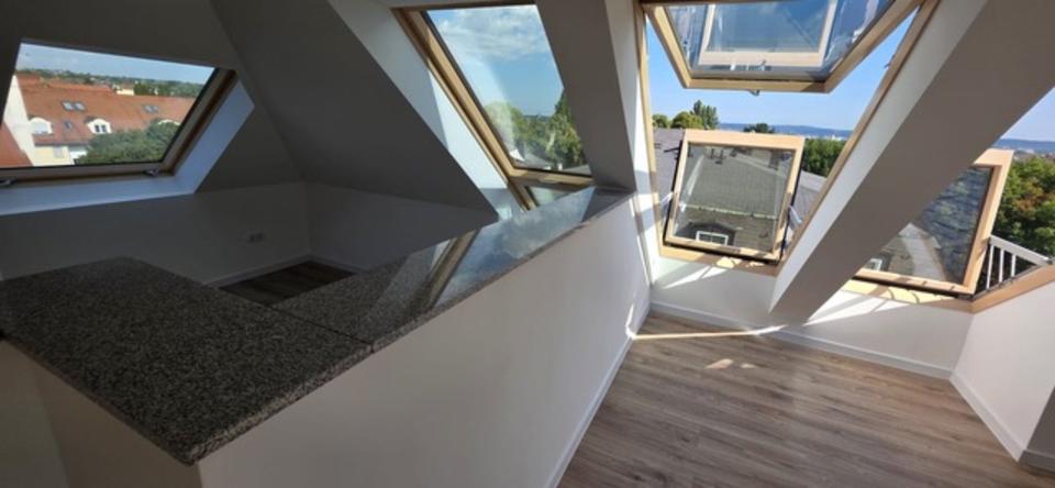 Wunderschöne Dachgeschoss-Wohnung in ruhiger und grüner Lage ab sofort zu vermieten! 4 zimmer