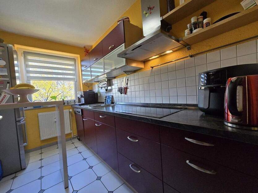 sonnige 3-Zimmerwohnung in zentraler Lage mit Balkon & Loggia! EBK gegen geringe Ablöse möglich 3 zimmer