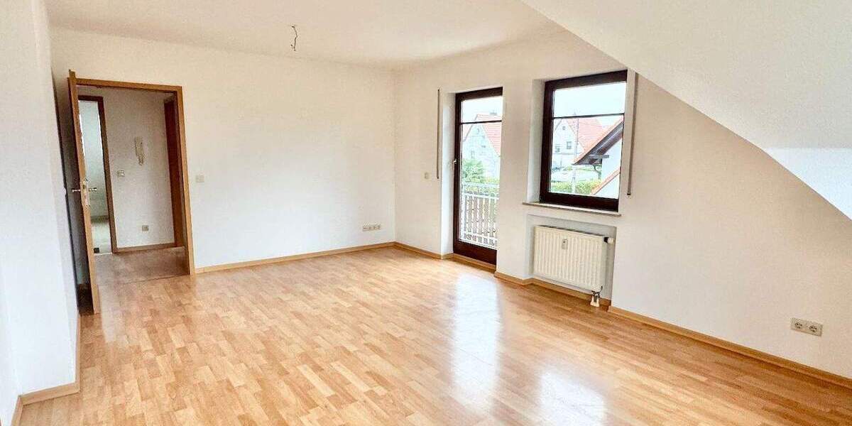 Bezugsfreie 2-Zimmer-Dachgeschosswohnung! Balkon! TG-Doppelparker oben! 2 zimmer