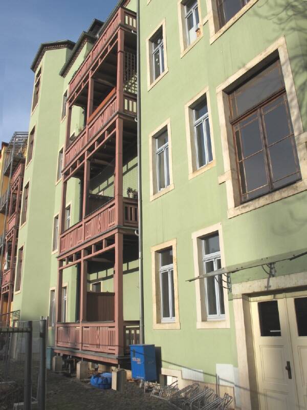 Schöne hohe Räume mit Sonnen-Balkon