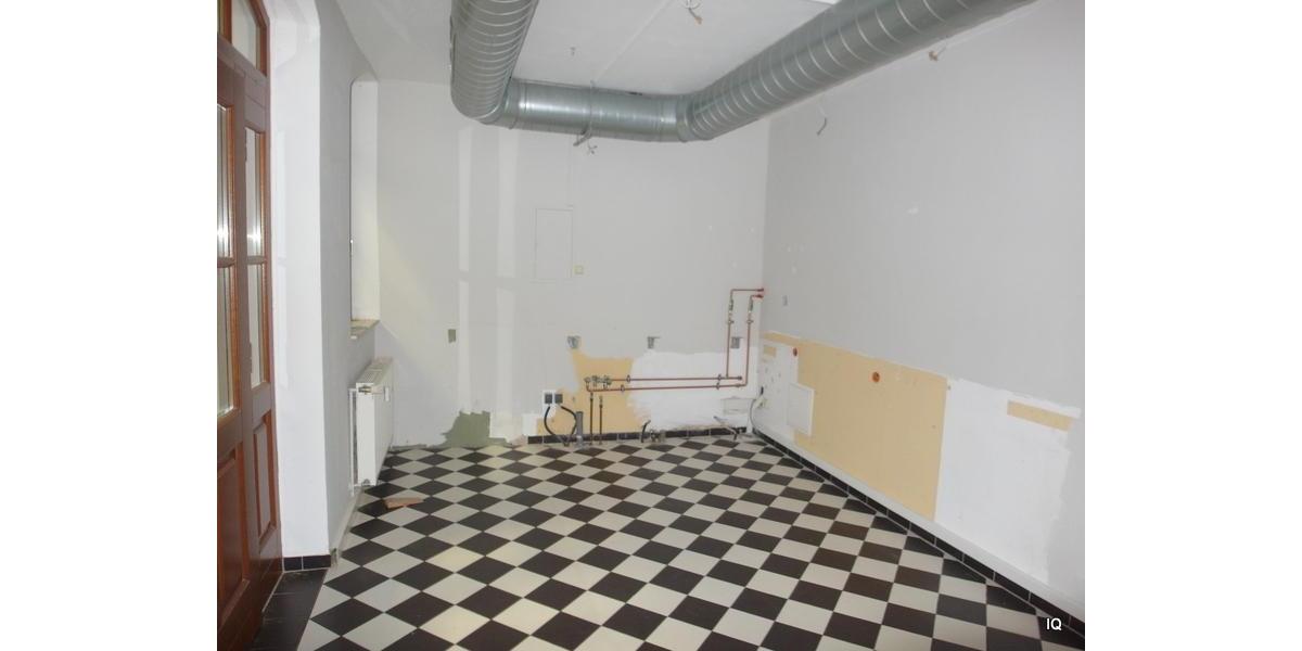 Preiswerte Gewerbe- oder Freizeit-Räume über zwei Etagen in der 