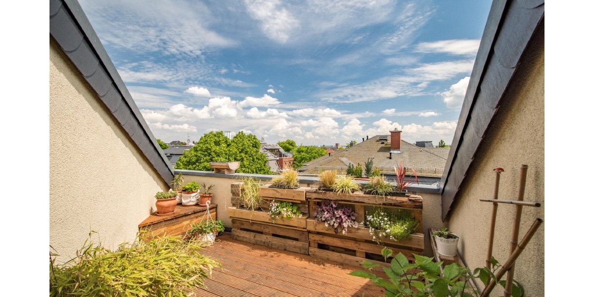 DACHTERRASSE – WANNEN-DUSCHBAD MIT FENSTER – GÄSTE-WC – EINBAUKÜCHE – MAISONETTE - Dachgeschoßwohnung Dresden Löbtau | Angebot:26548190