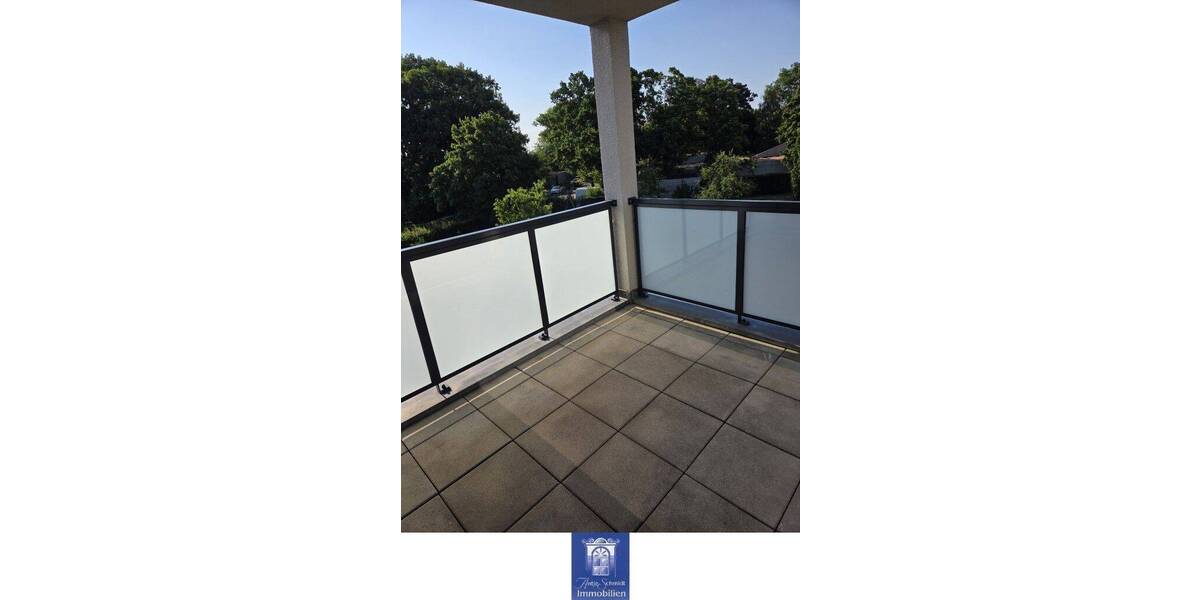 Etagenwohnung Dresden Klotzsche - 3 Zimmer, 75 m&sup2;, 1.366&euro; | Angebot:26779535