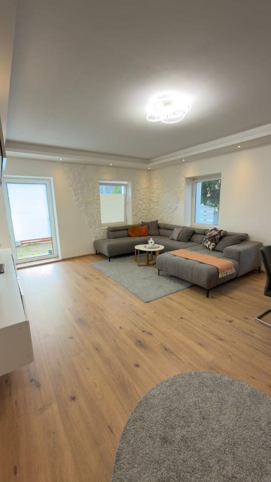 Sehr schöne & frisch renovierte 4-Zimmer-Terrassenwohnung zimmer