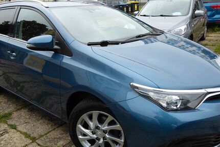 Toyota Auris 95.060 km 11.699 € Dresden 01237