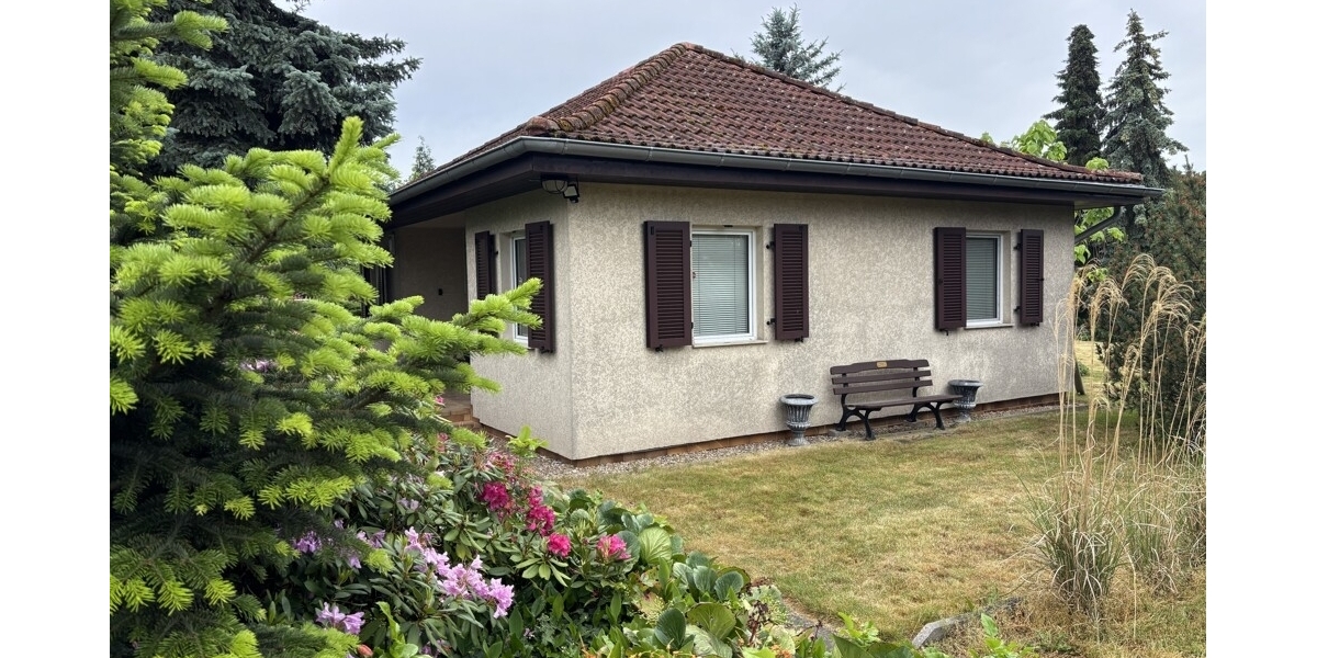 Premium-Bauplatz: Großzügiges durchgrüntes Grundstück (1.560 m²) inklusive bezugsfertigem Gästehaus! - Grundstück Coswig | Angebot:27443944