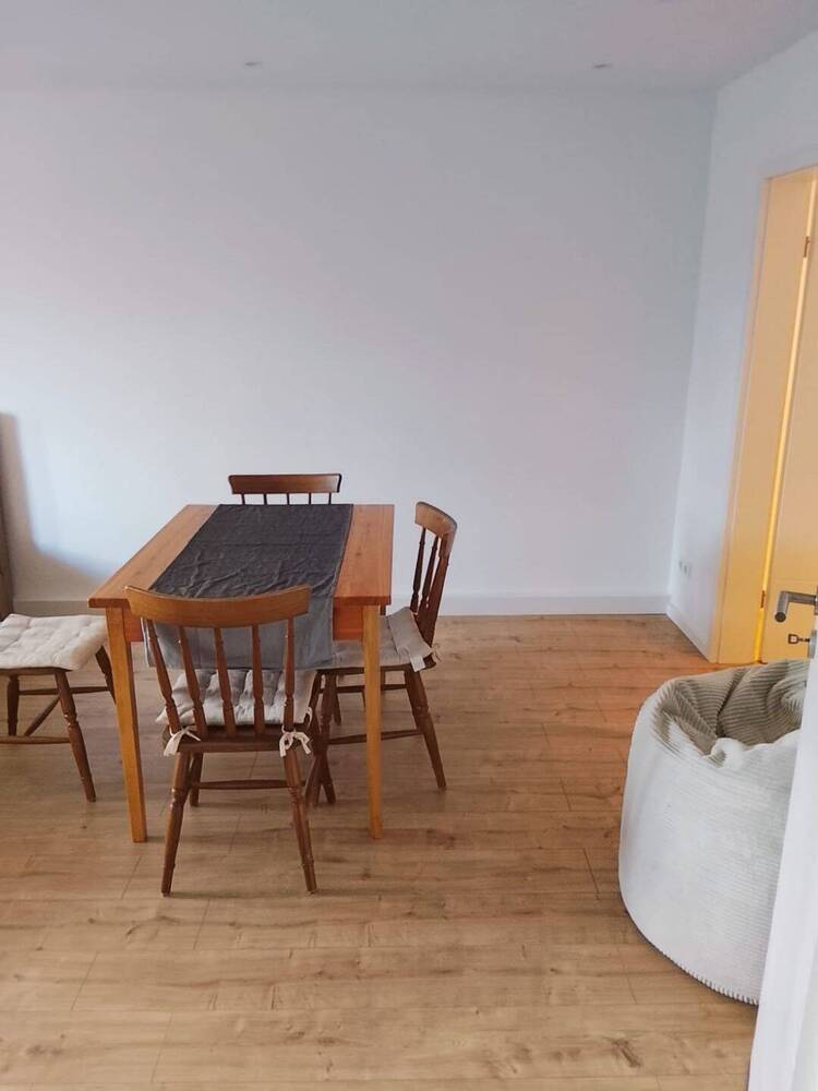 Möblierte und frisch Kernsanierte 2 Zimmer Wohnung mit neuer Einbauküche
